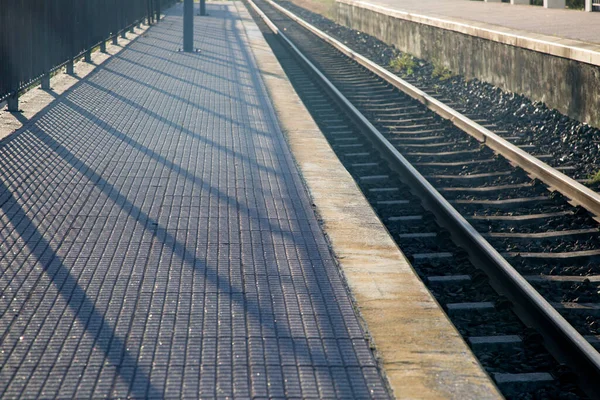 Station Platform Met Track — Stockfoto