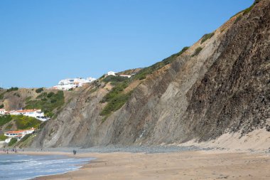 Arrifana sahilindeki kayalıklar; Algarve; Portekiz; Avrupa