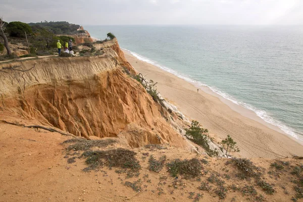 Cliff Edge Plaży Falesia Algarve Portugalia — Zdjęcie stockowe