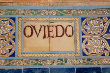 Oviedo İşareti; Plaza de Espana Meydanı; Seville; İspanya