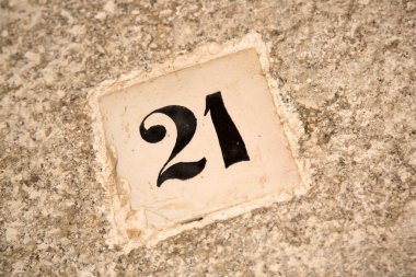 Taş Duvarda 21 Numara