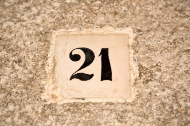 Taş Duvarda 21 Numara