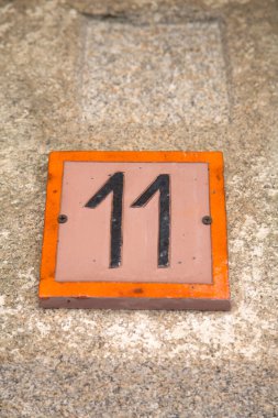 Taş Duvarda 11 Numara