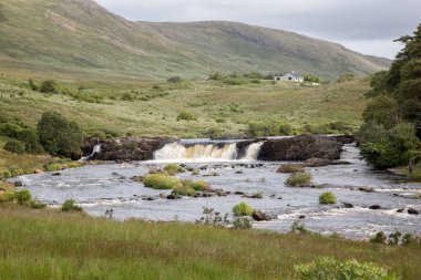 Aasleagh Şelaleleri, Killary Fjord; Connemara Ulusal Parkı; İrlanda