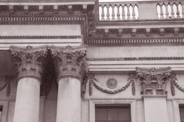 Belediye Binası Cephesi; Dublin; İrlanda in Black and White Sepia Tone