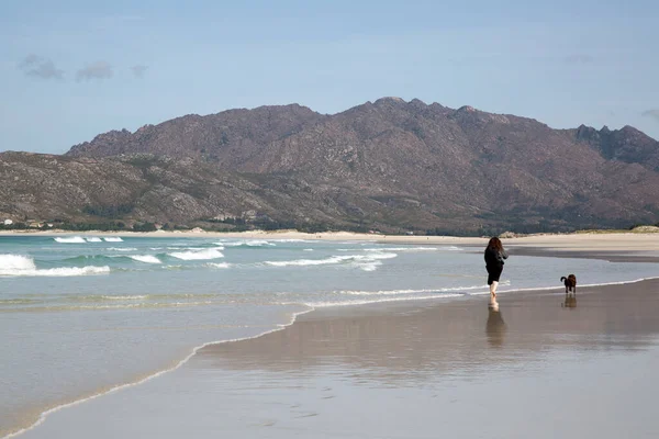 Woman Dog Carmota Beach Coruna Galiza Espanha — Fotografia de Stock