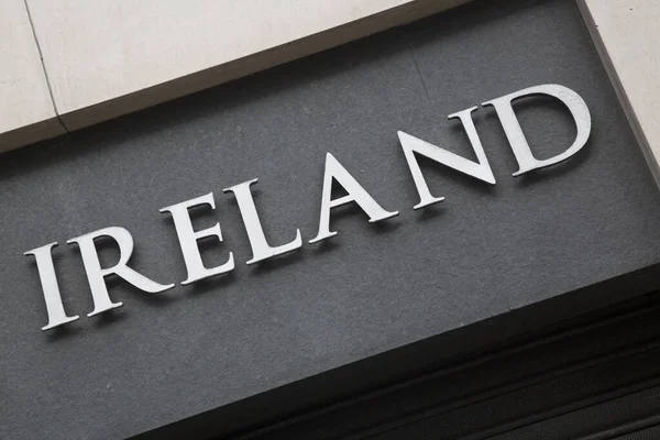 Irland Zeichen Auf Gebäude Fassade Mit Diagonal Schräg — Stockfoto