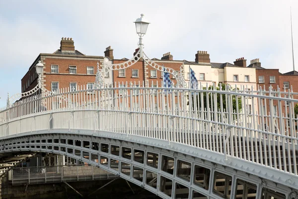 アイルランドのダブリンにあるハペニー橋 — ストック写真