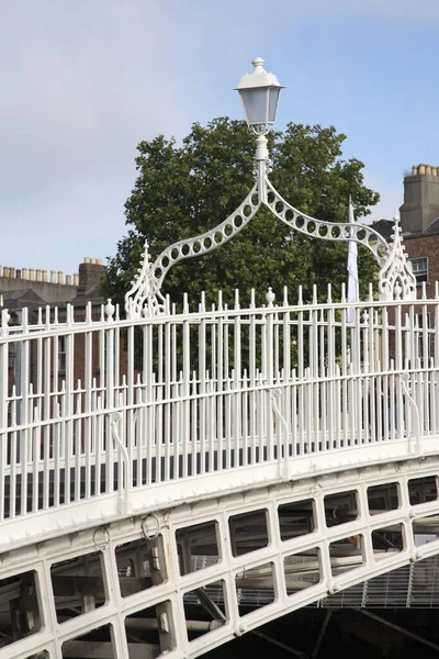 アイルランドのダブリンにあるハペニー橋 — ストック写真