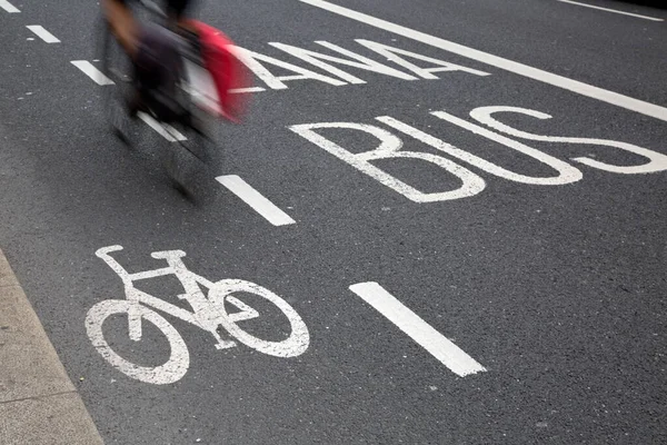 Busslinje Och Cykelväg Med Cyklist Dublin Irland — Stockfoto