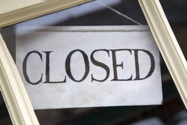 Dükkan Kapısı Penceresinde Kapalı İşaret