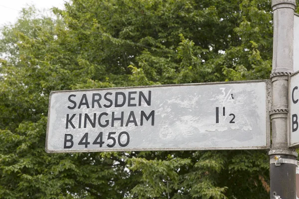 Sarsden Kingham Signpost Cotswolds — 스톡 사진