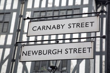 Carnaby ve Newburgh Street Tabelası; Londra; İngiltere;