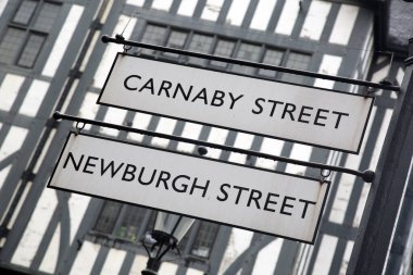 Carnaby ve Newburgh Street Tabelası; Londra; İngiltere;