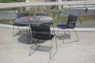 Botanik Bahçesindeki Cafe Table; Kopenhag; Danimarka