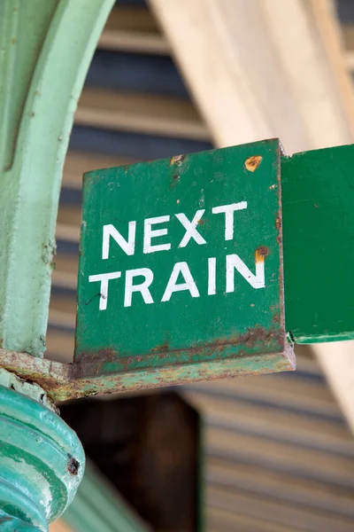 Green Next Trein Teken Het Treinstation — Stockfoto