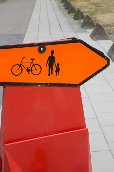Oranžová Značka Pro Pěší Cyklisty — Stock fotografie