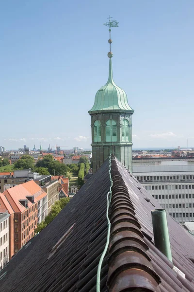 デンマークトリニタティス教会屋根と丸塔からのコペンハーゲンの眺め — ストック写真