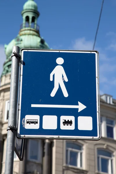 Caddedeki Yaya Taşımacılığı Tabelası — Stok fotoğraf