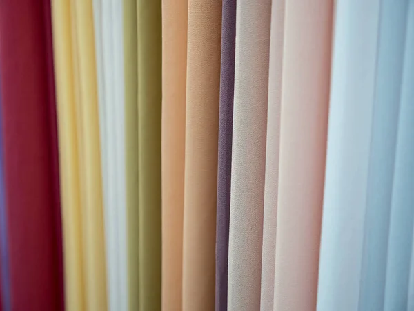 Tecido colorido à venda — Fotografia de Stock