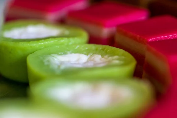Kolorowe Malezyjskie słodkie dania — Zdjęcie stockowe