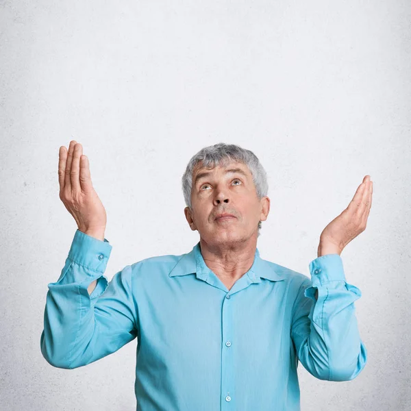 Vertical Shot Attractive Grey Haired Mature Elderly Male Prays Asks — Stock Photo, Image