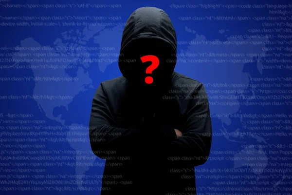 Mysterieuze Onbekende Hacker Zwarte Kleding Met Hoodie Staat Gekruiste Handen — Stockfoto