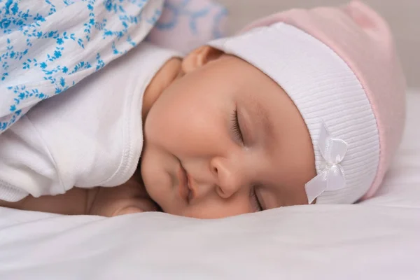 Close Portrait Adorable Lovely Baby Sleeps Calmly Bed Covered Warm — Stock Photo, Image
