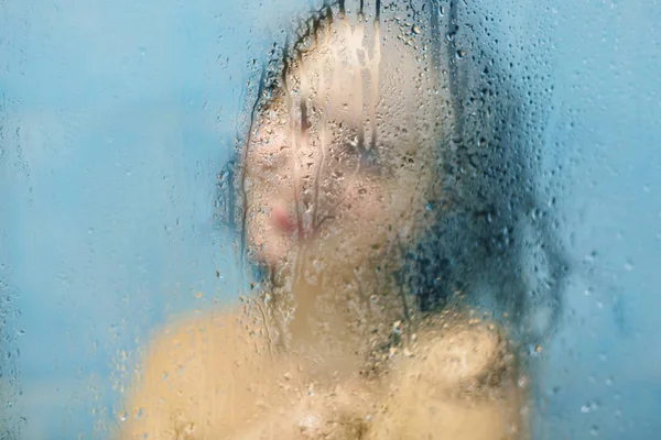 Silhouette Woman Being Pleased Takes Shower Bathroom Feels Relief Relaxation — Stock Photo, Image