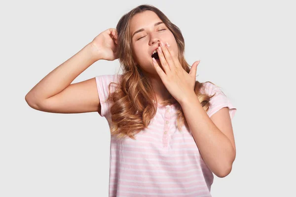 Good Morning Awakening Concept Beautiful Young Woman Yawns Covers Mouth — Stock Photo, Image