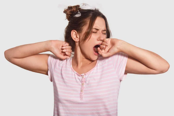 Its High Time Bed Sleepy Young Woman Yawns Has Tired — Stock Photo, Image