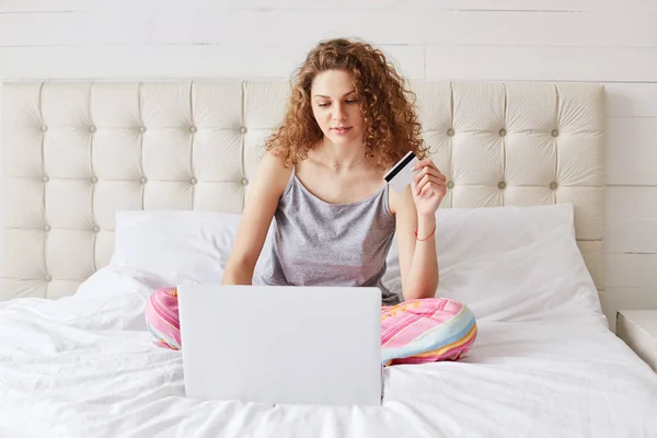 Beautiful Young Woman Pyjamas Uses Laptop Computer Online Purchases Holds — Stock Photo, Image
