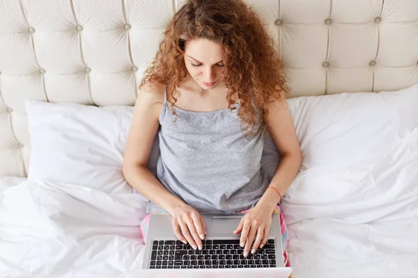 Top View Young Woman Keyboards Information Laptop Computer Prepares Passing — Stock Photo, Image