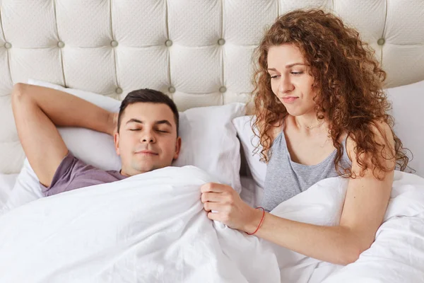 Young Couple Has Marital Problems Displeased Female Looks Blanket Has — Stock Photo, Image
