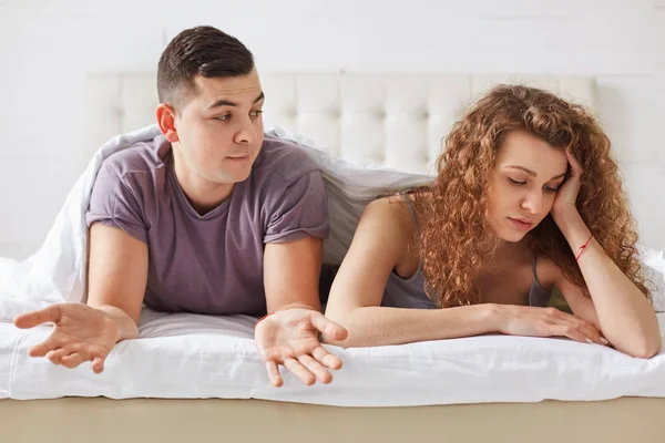 Displeased Curly Young Woman Being Abused Husband Sort Out Relationships — Stock Photo, Image