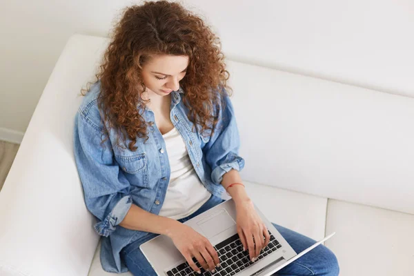 Top View Pretty Curly Female Student Prepares Exam Keyboards Information — Stock Photo, Image