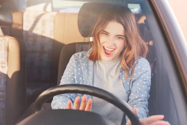 Pretty Attractive Female Has Fun Car While Drives Has Trip — Stock Photo, Image