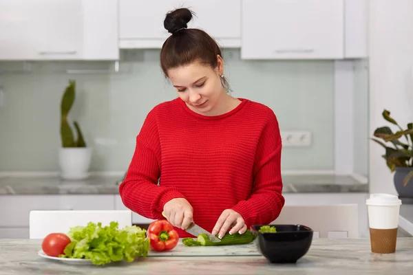 Domestic Life Motherhood Concept Busy Pregnant Woman Cuts Vegetables Making — Stock Photo, Image