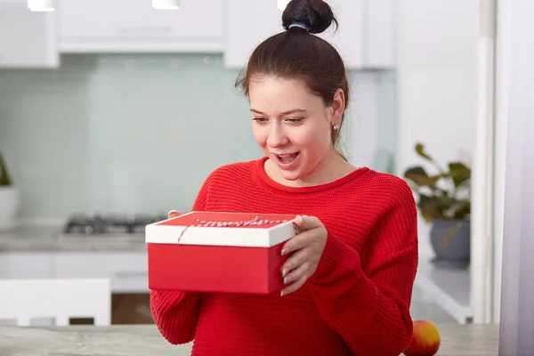 Happy Future Mother Recieves Gift Box Friend Opens Present Joy — Stock Photo, Image