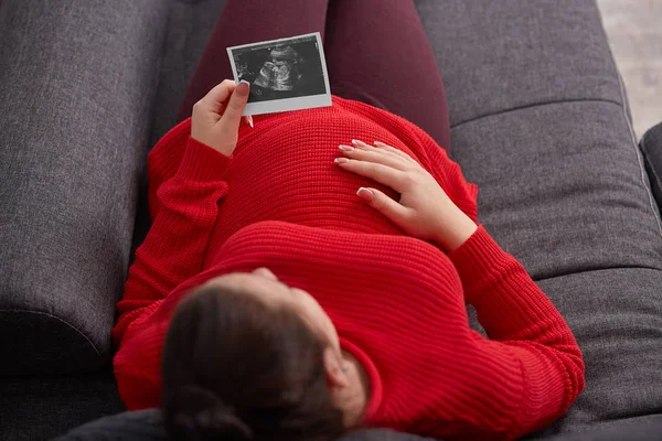 Concepto Embarazo Salud Ginecología Vista Desde Arriba Mujer Embarazada Sostiene — Foto de Stock