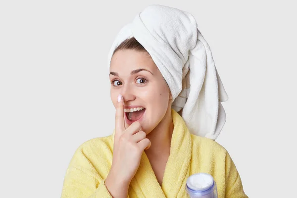 Funny Attractive Young Woman Keeps Fore Finger Nose Applies Beauty — Stock Photo, Image