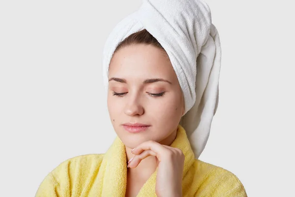 Close Shot Calm Relaxed Young Woman Has Fresh Skin Focused — Stock Photo, Image