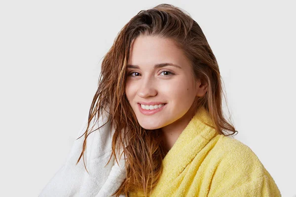Clean Smiling Young Female Looks Happily Camera Has Tender Smile — Stock Photo, Image