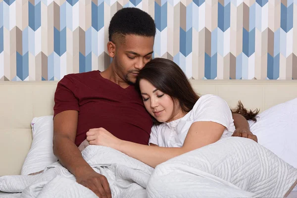 Lovely Interracial Couple Enjoy Togetherness Support Each Other Cuddle Bed — Stock Photo, Image