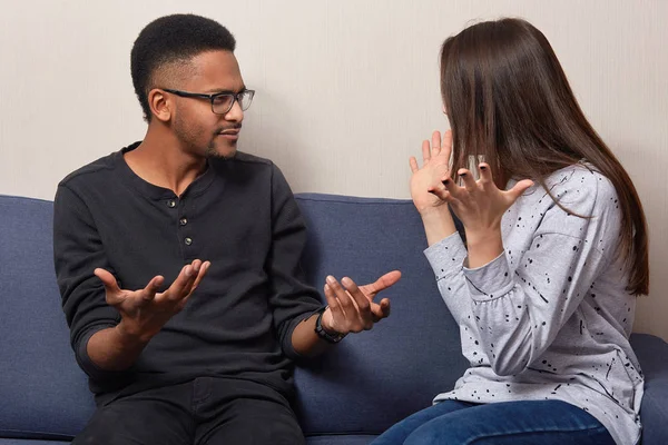 Outraged Woman Man Gesture Angrily Look Each Other Have Active — Stock Photo, Image