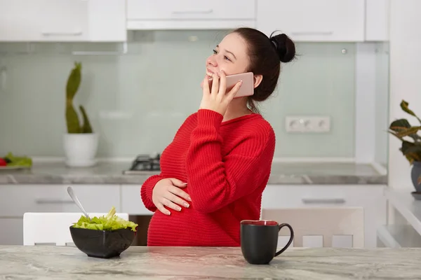 Shot Attractive Smiling Young Woman Anticipates Baby Keeps Hand Tummy — Stock Photo, Image