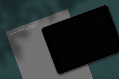 Modern touchpad ile yeşil arka plan boş perde. Boş sayfa, bilgiler için. Modern teknolojileri kavramı.