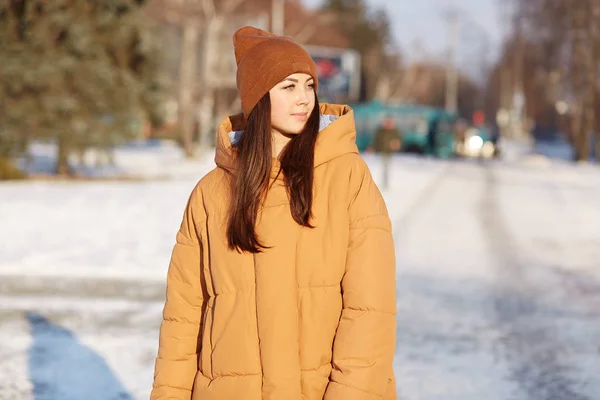 Shot Dreamy Woman Focused Distance Notices Someone Has Long Dark — Stock Photo, Image