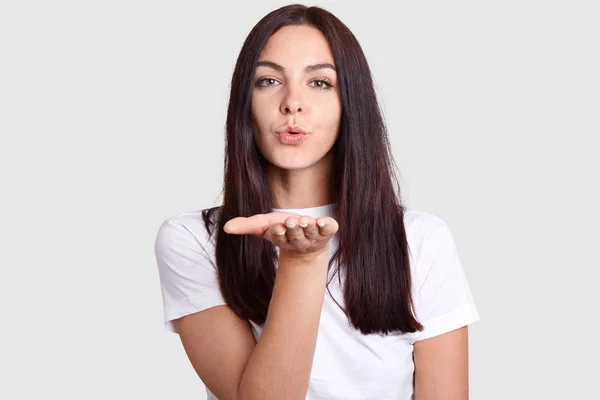 Pose Modelo Tímido Con Aspecto Angelical Joven Puede Estar Enamorada —  Fotos de Stock