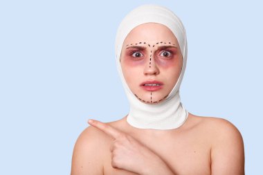 Sürpriz genç kız kaldırma, yüz istiyor sahip çürükler mağra keşfi